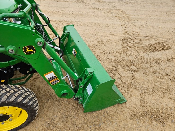 2025-john-deere-2038r-image-10