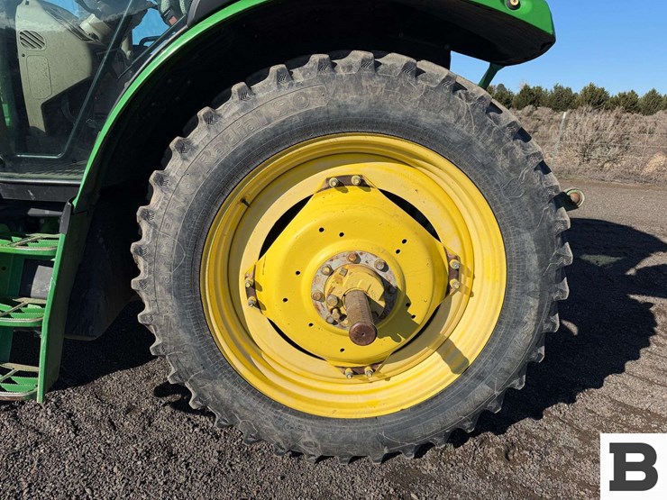 2013-john-deere-6125r-image-24