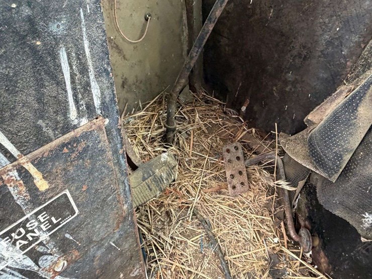 new-holland-1075-image-15