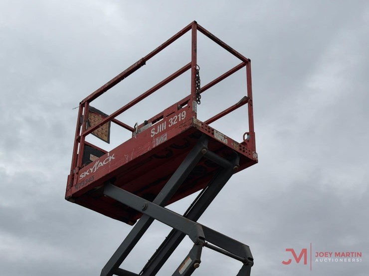 2013-skyjack-sjiii3219-image-3