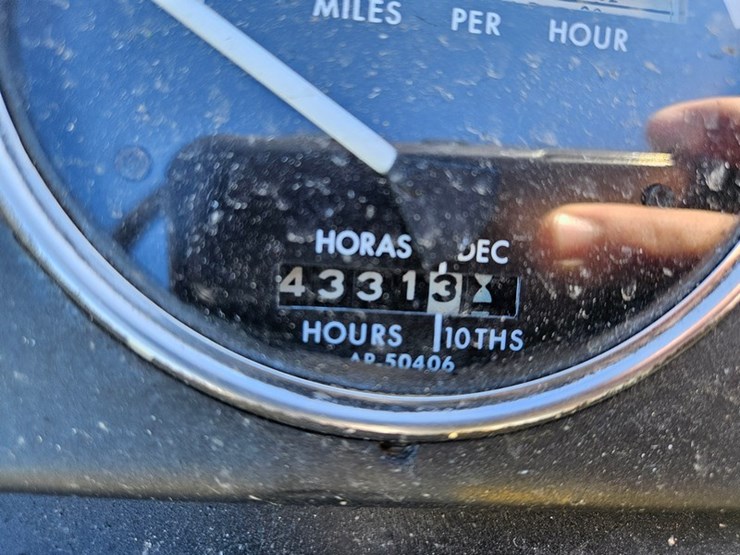 john-deere-3010-image-28