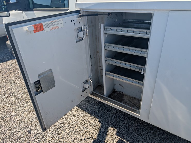 2010-chevrolet-express-3500-image-19