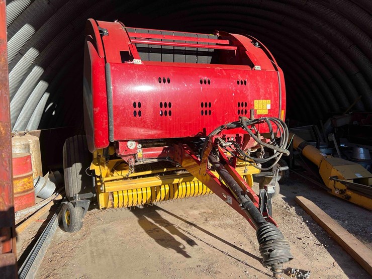 2020-new-holland-560-roll-belt-round-baler-image-4