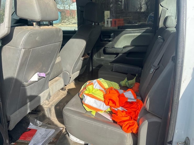 2016-chevrolet-4x4-crew-cab-service-body-truck-image-8