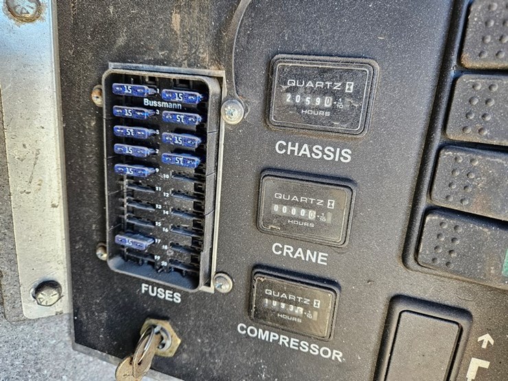 2011-ford-f550-image-24