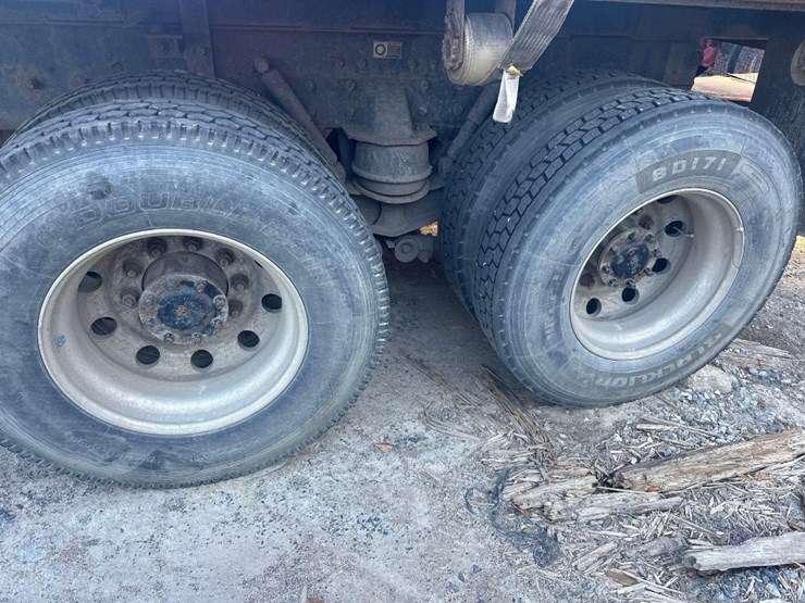 2005-kenworth-t300-image-8