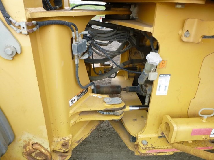 2005-deere-624j-image-35