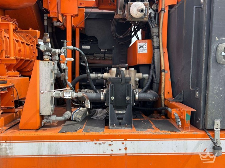 2020-freightliner-114sd-image-25