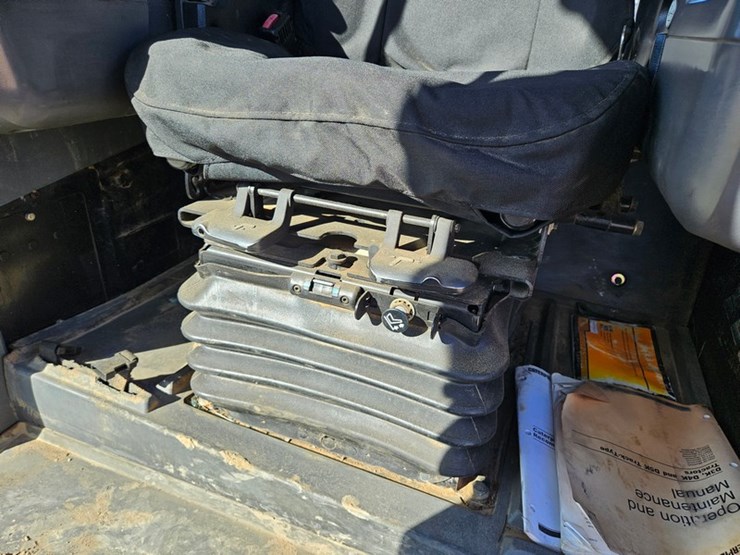 caterpillar-d5k-lgp-image-35