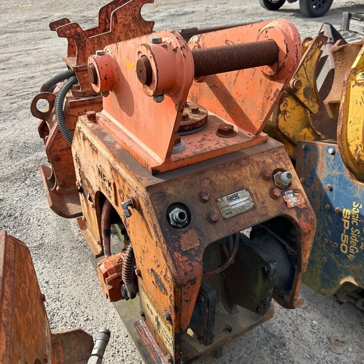 NPK C6C-C6110 EXCAVATOR VIBRATORY COMPACTOR/DRIVER ATTACHMENT