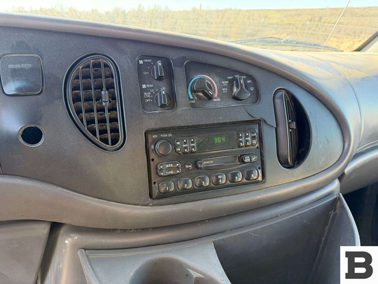 1999-ford-econoline-350-image-29