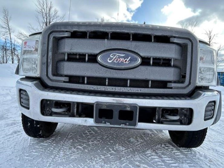 2015-ford-f550-xl-image-33