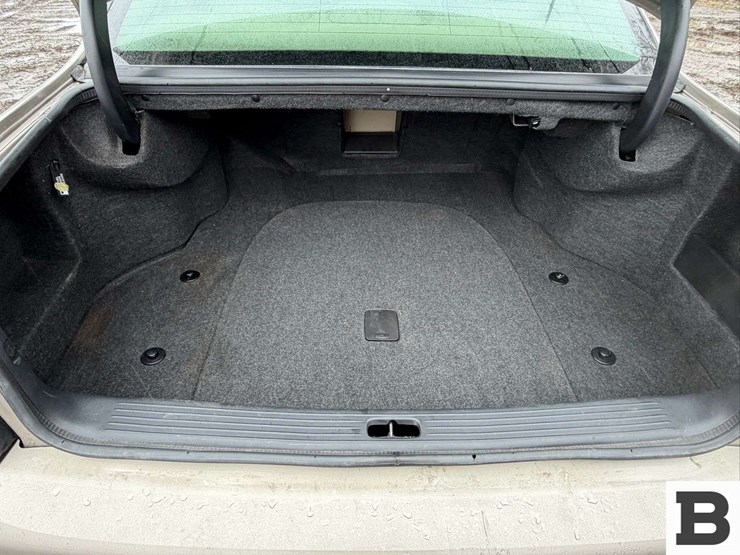 2001-cadillac-deville-sedan-image-29