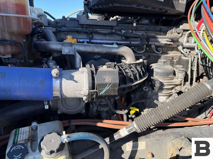 2019-freightliner-cascadia-126-image-41