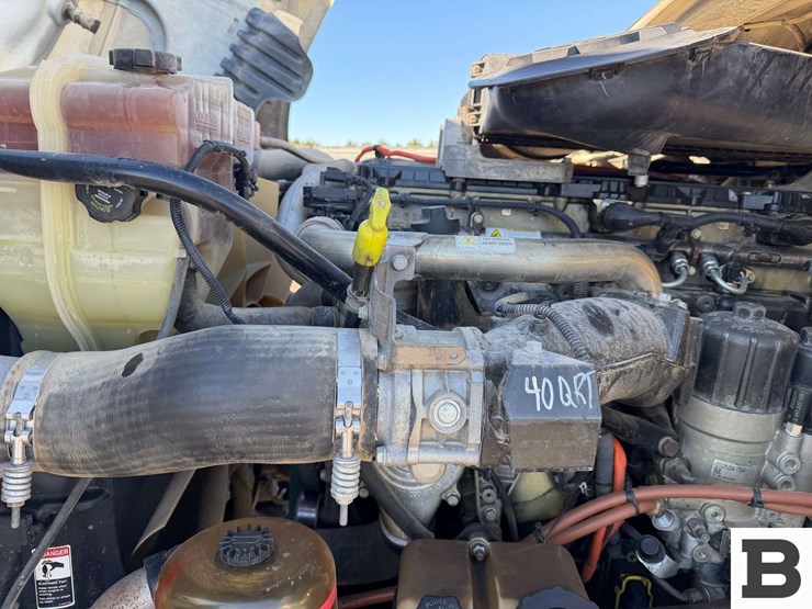 2014-freightliner-cascadia-125-image-39