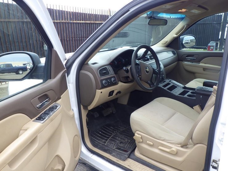 2014-chevrolet-tahoe-image-5