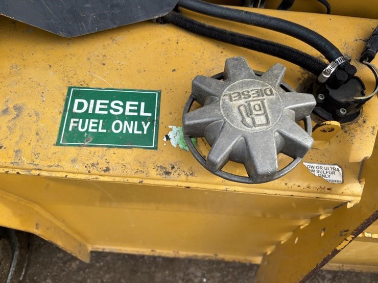 2017-deere-210l-image-25