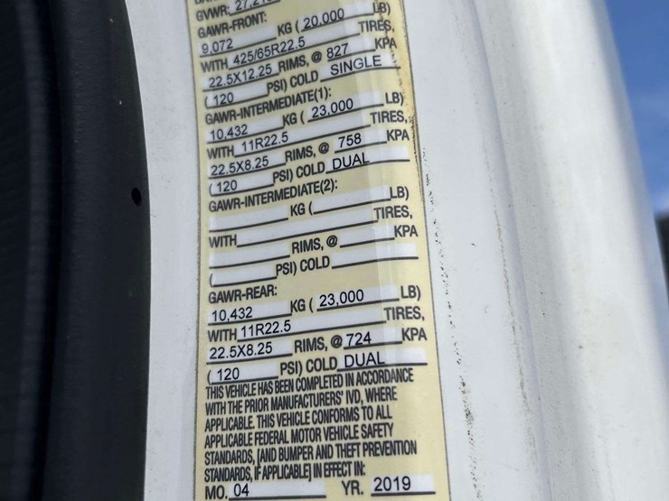 2020-freightliner-114sd-image-6