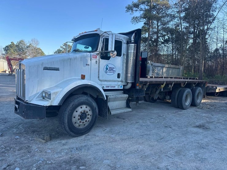 2005-kenworth-t300-image-1