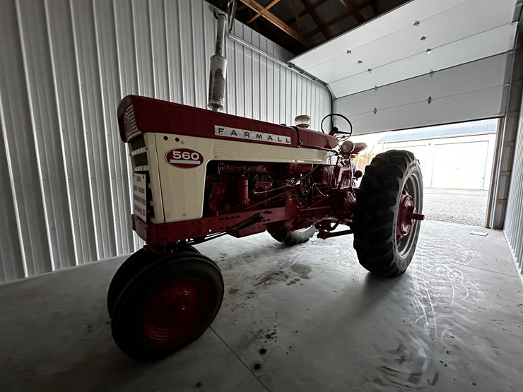#209082-•-1963-farmall-560-tractor-image-2