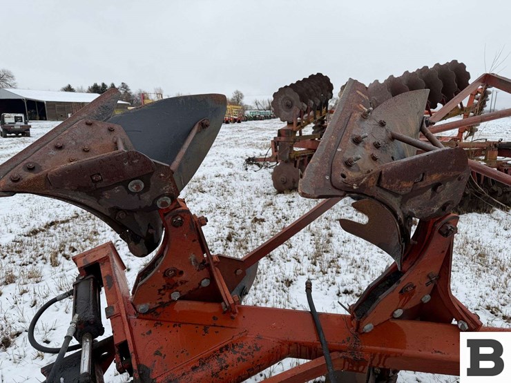 international-4-bottom-plow-image-9