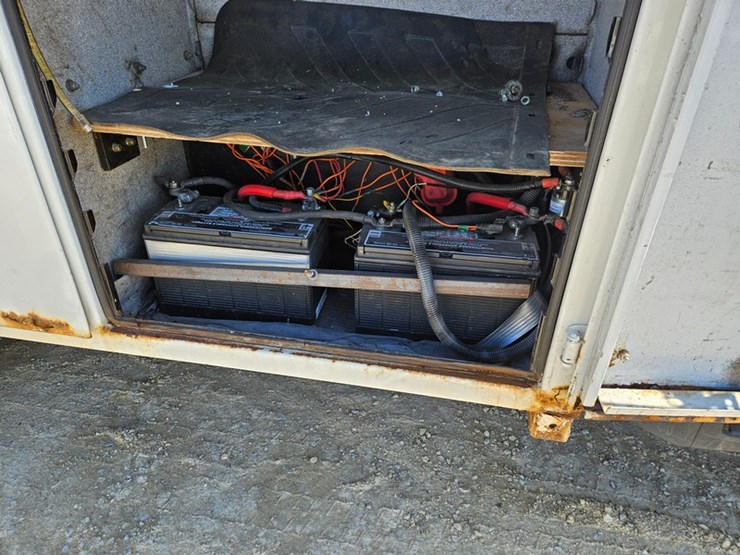 2011-ford-f550-image-27