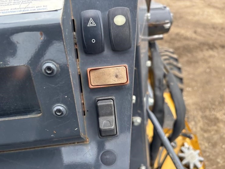 2018-deere-210lep-image-26