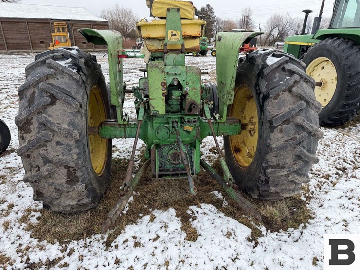 john-deere-4010-image-17