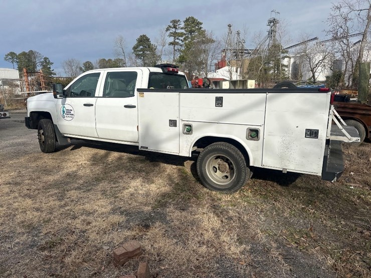 2016-chevrolet-4x4-crew-cab-service-body-truck-image-7