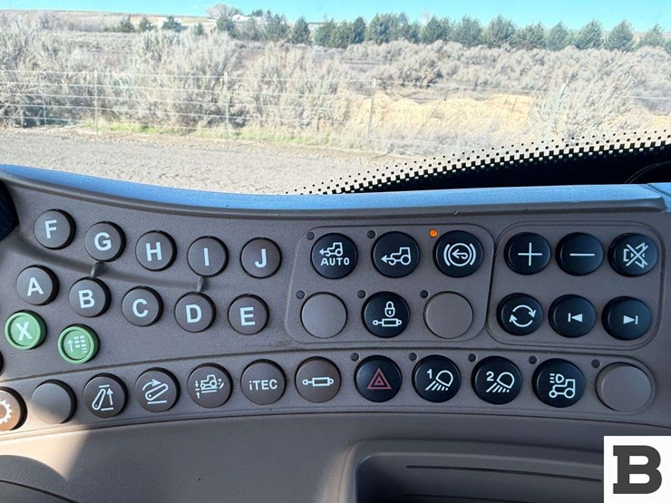 2013-john-deere-6125r-image-71