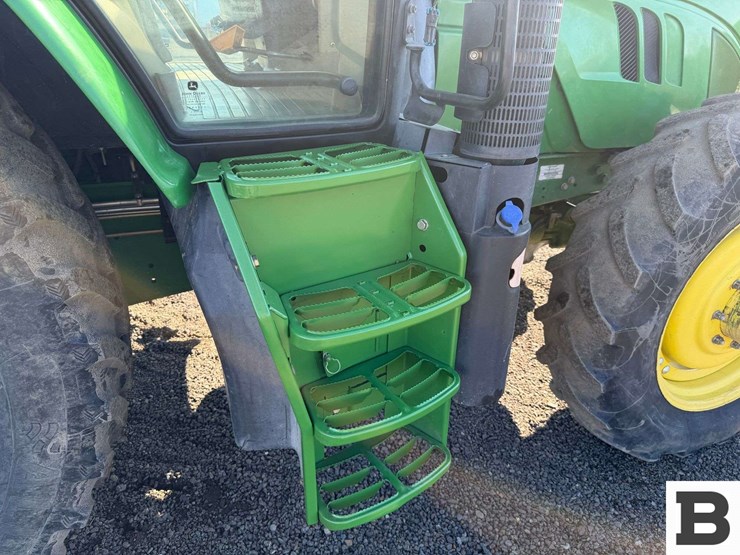 2013-john-deere-6125r-image-43