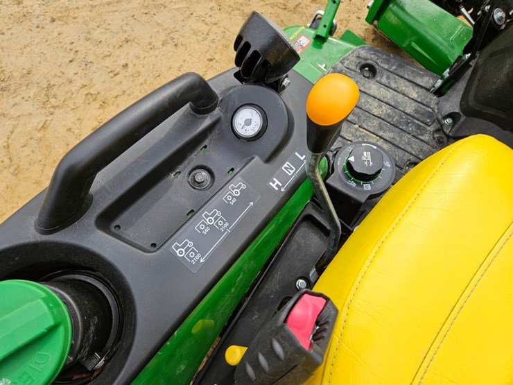 2024-john-deere-1025r-image-26