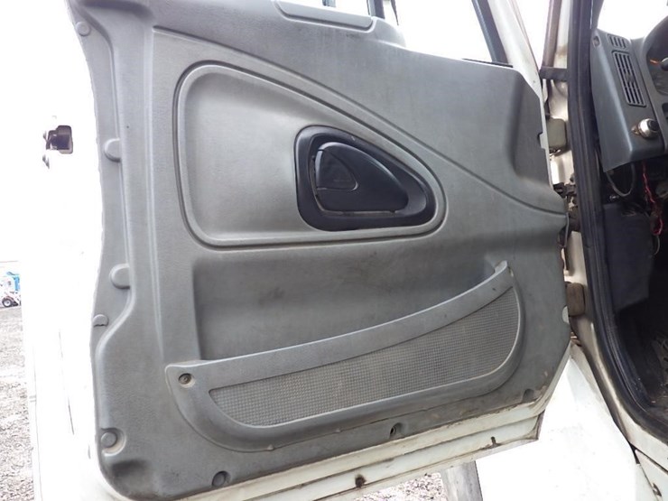 2007-international-7600-image-28