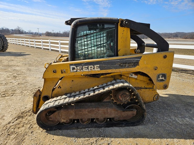 2007-deere-ct322-image-2