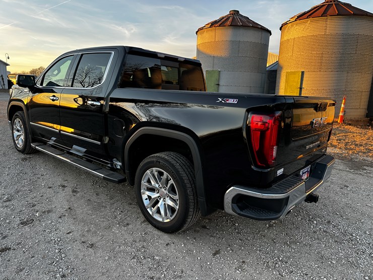 #209077-•-2020-gmc-sierra-slt-truck-image-6