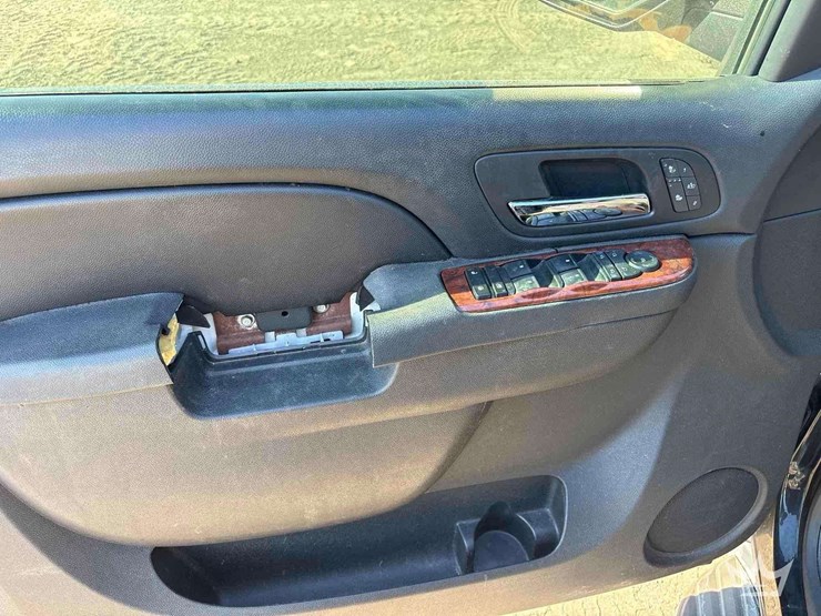 2014-gmc-yukon-image-12