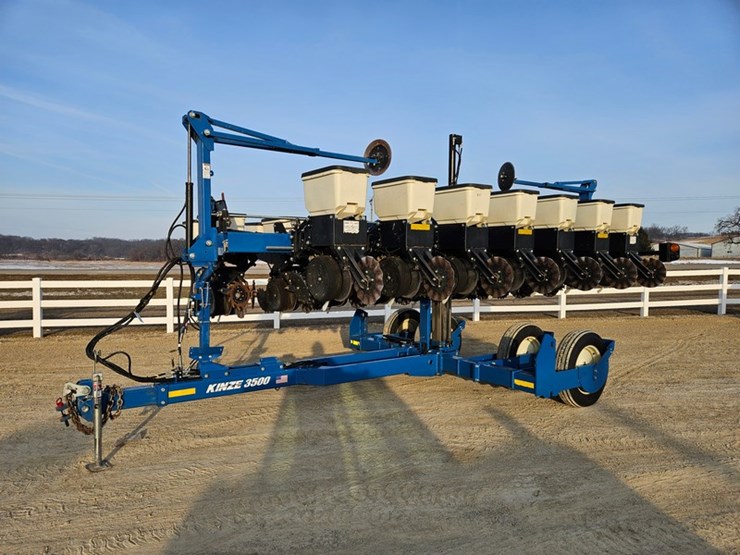 2019-kinze-3500-image-1