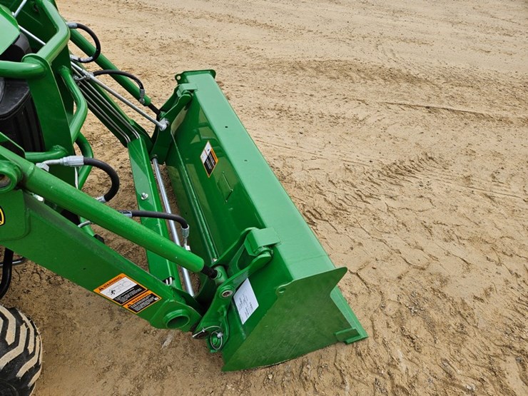 2024-john-deere-1025r-image-42