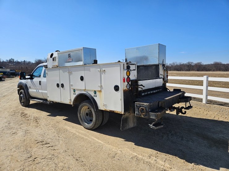 2011-ford-f550-image-3