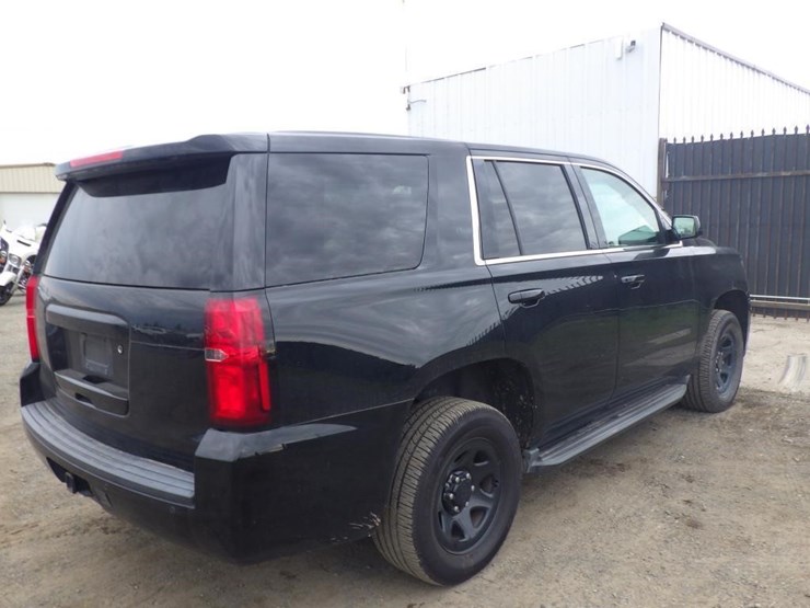 2017-chevrolet-tahoe-image-3