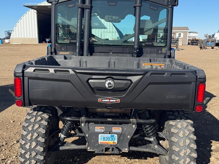 2023-can-am-hd-10-defender-limited-utv-image-14