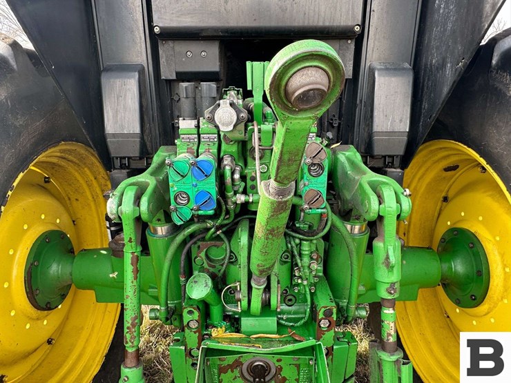 2014-john-deere-6140m-image-27