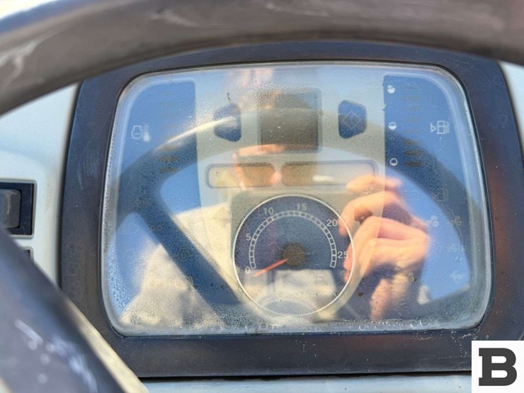 new-holland-t4030f-image-43