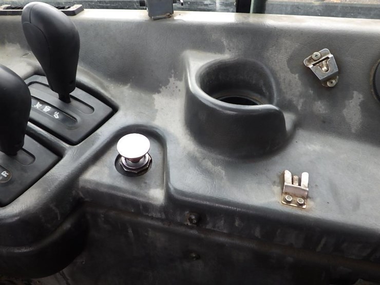 2005-caterpillar-740-image-36