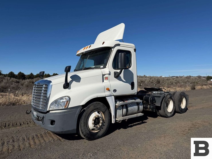 2014-freightliner-cascadia-125-image-1