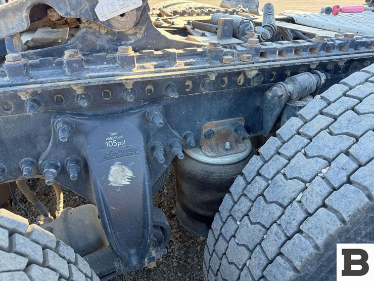 2014-freightliner-cascadia-125-image-32