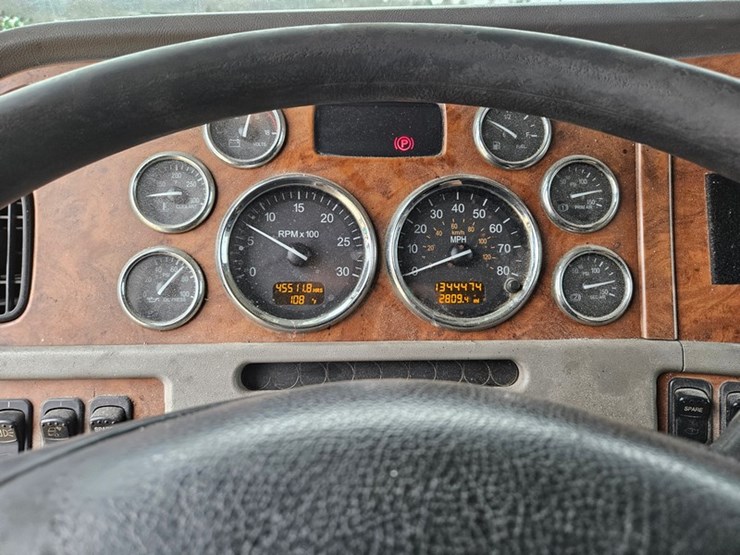 2006-peterbilt-379-image-52