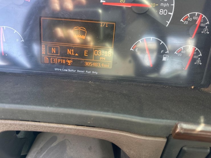 2017-volvo-vnl64-t/a-truck-tractor-image-17