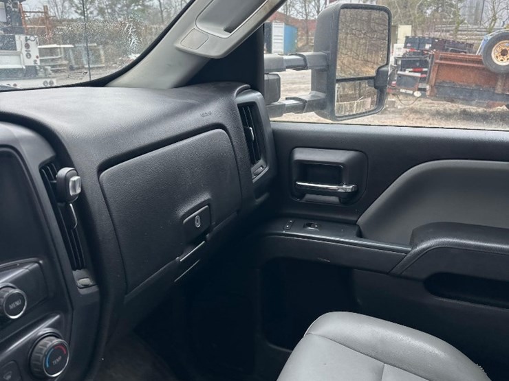 2016-chevrolet-3500hd-image-16