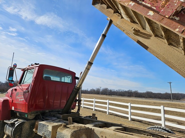 1989-ford-l9000-image-14